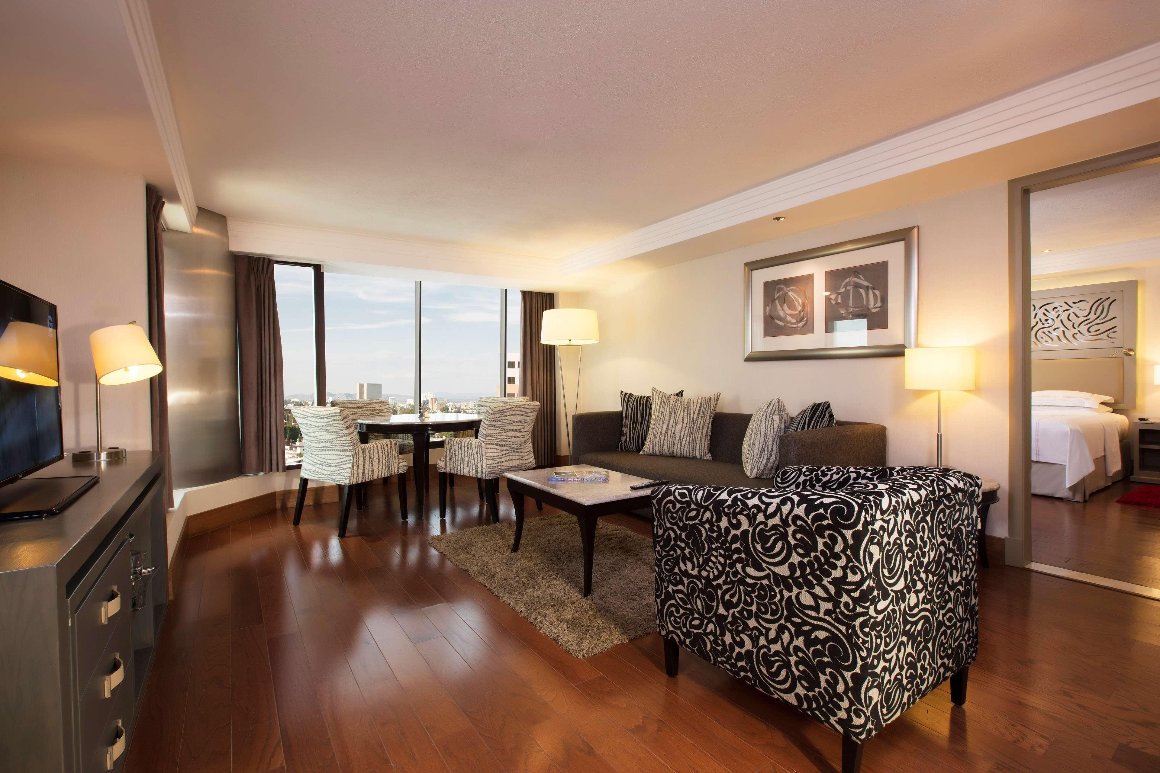 فندق هيلتون جوادالاجارا غوادالاجارا المظهر الخارجي الصورة A suite at the hotel