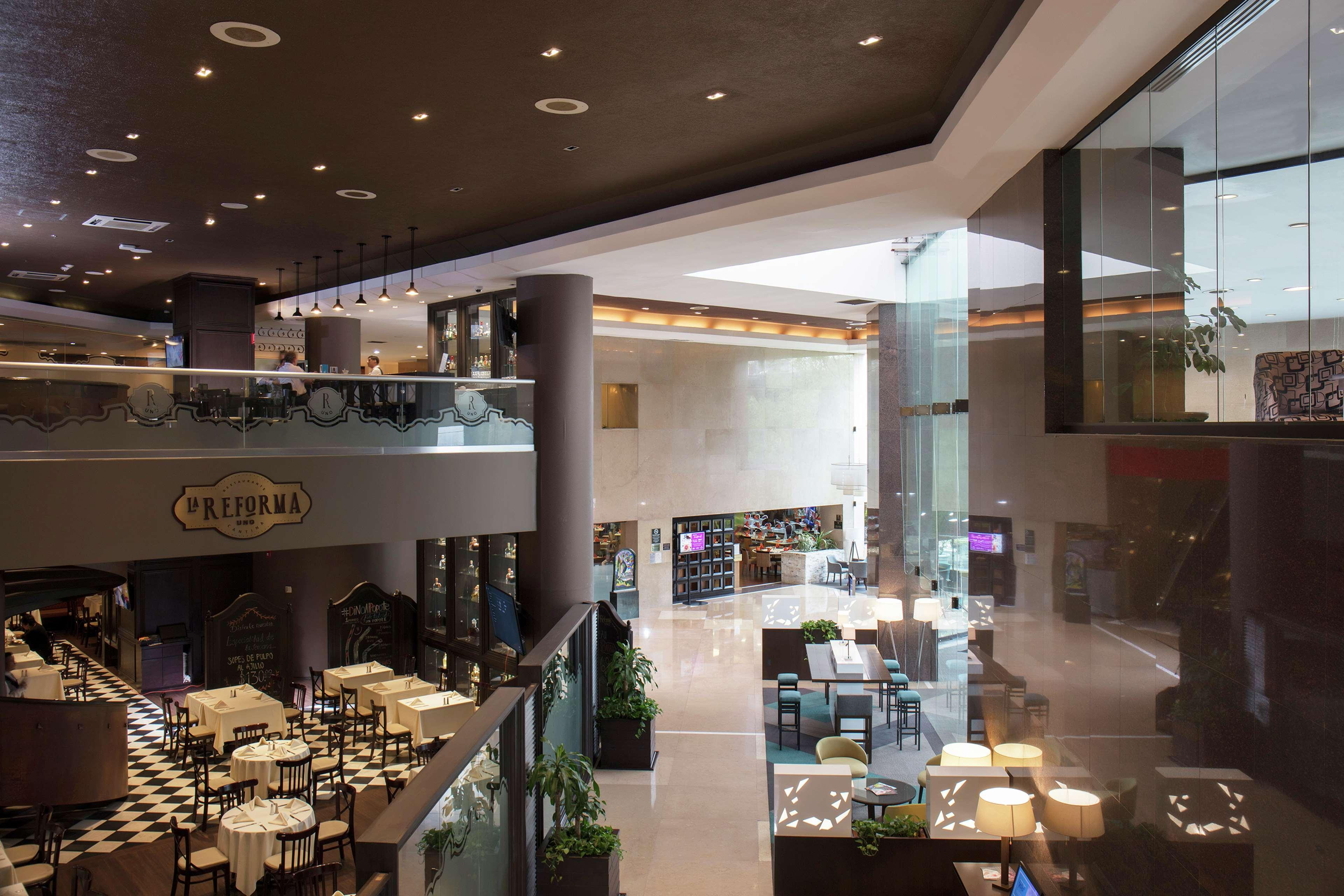 فندق هيلتون جوادالاجارا غوادالاجارا المظهر الخارجي الصورة The lobby of the hotel