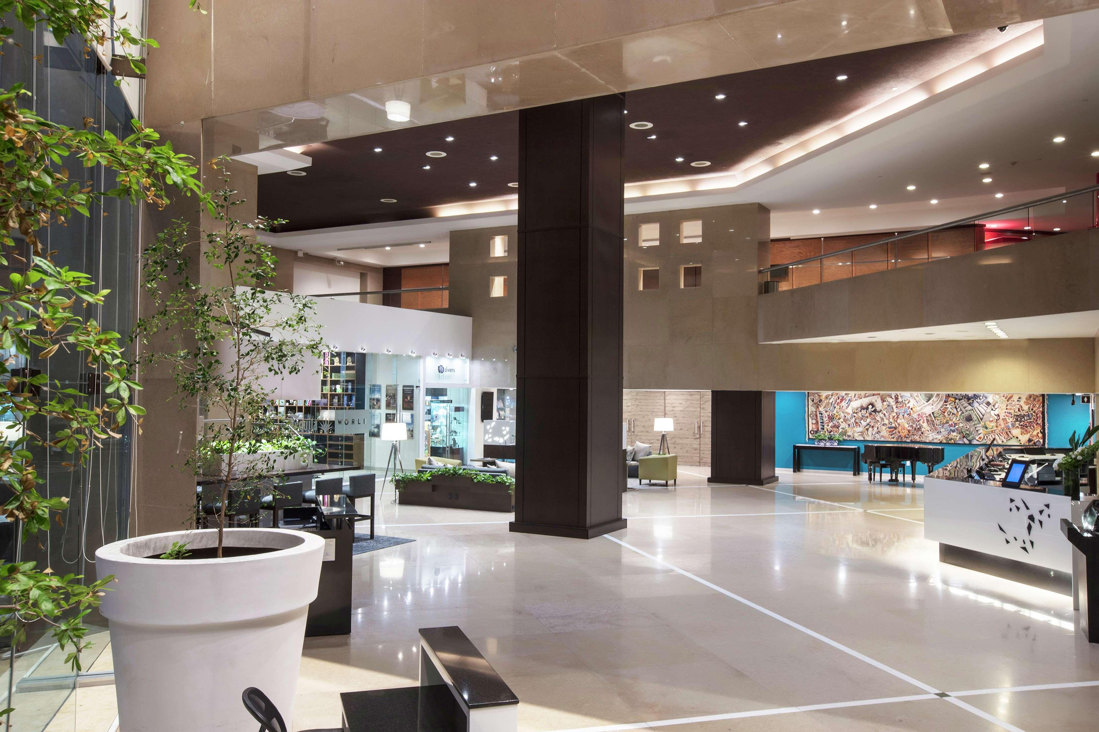 فندق هيلتون جوادالاجارا غوادالاجارا المظهر الخارجي الصورة The lobby of the hotel