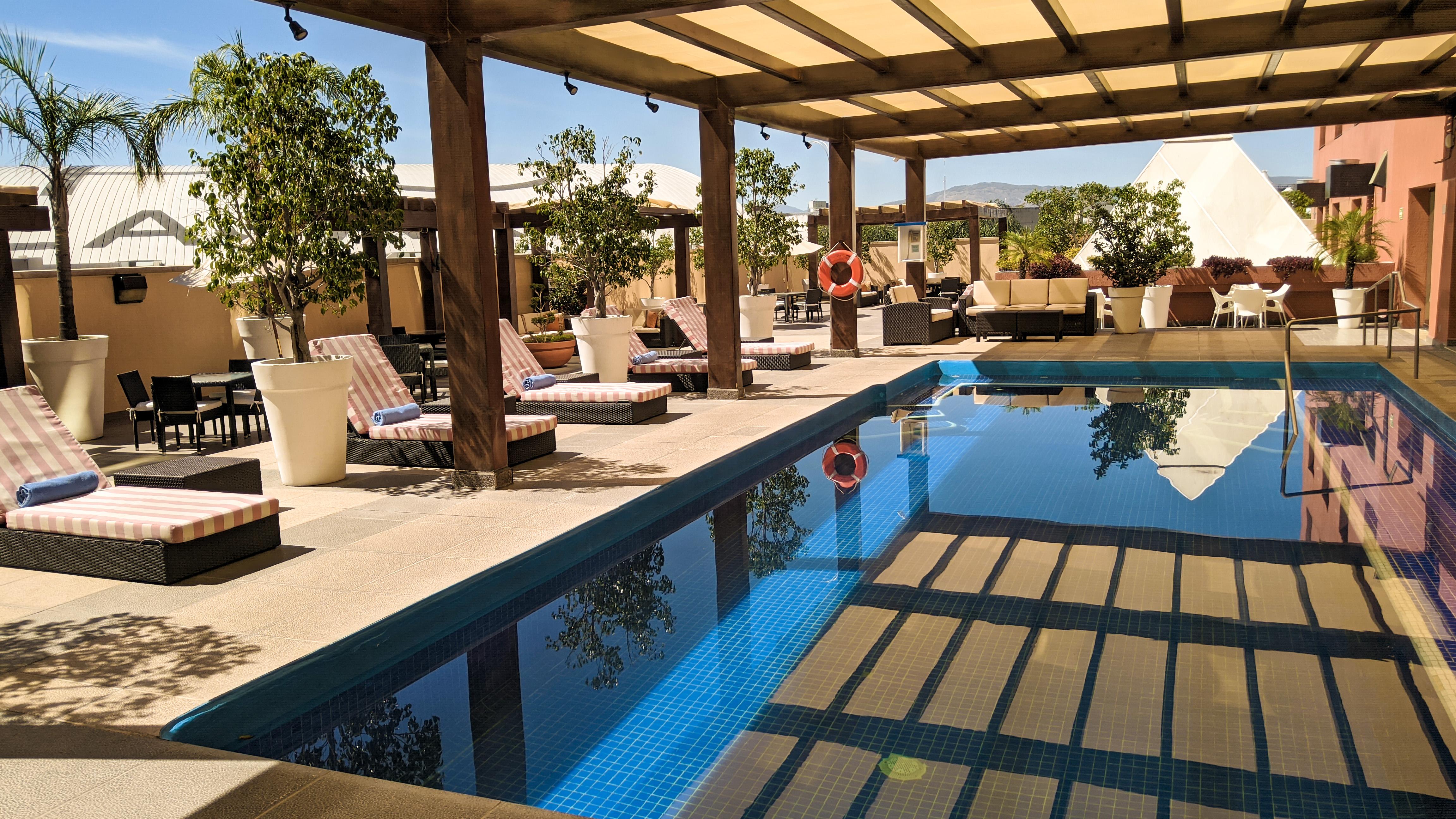 فندق هيلتون جوادالاجارا غوادالاجارا المظهر الخارجي الصورة Rooftop pool at the Four Seasons Hotel, Cairo